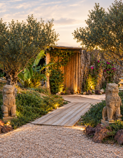 Exterior Naturessence House estatuetas